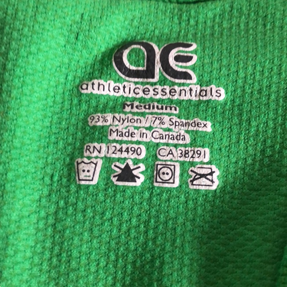 Athletic Essentials Work-Out Top Medium - Picture 5 of 5